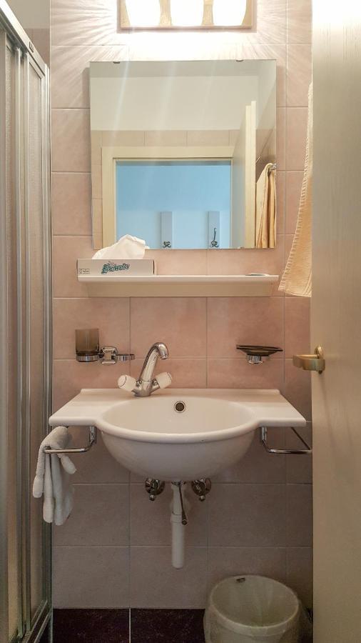 Hotel Les Berges Chippis ภายนอก รูปภาพ