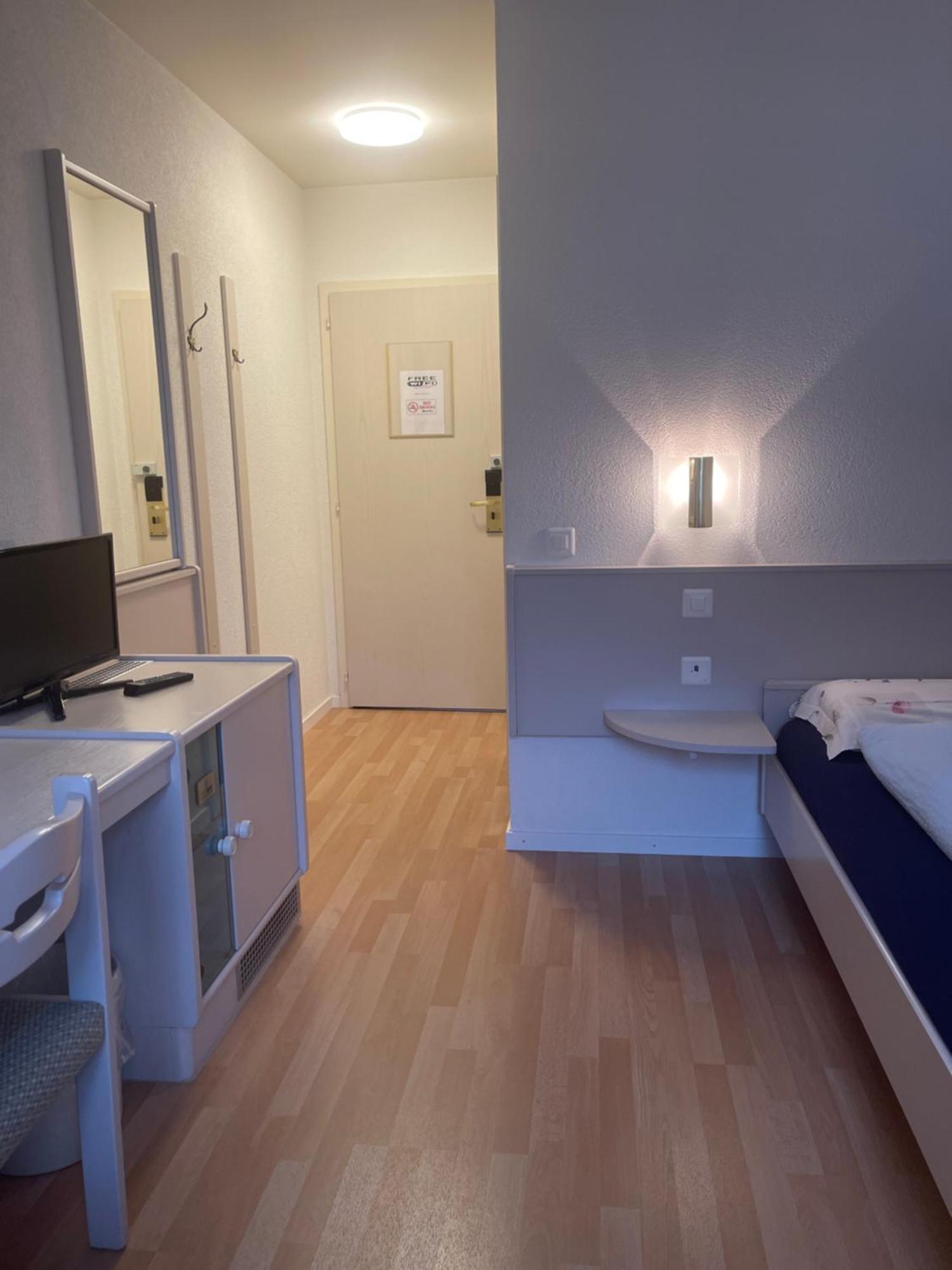 Hotel Les Berges Chippis ภายนอก รูปภาพ