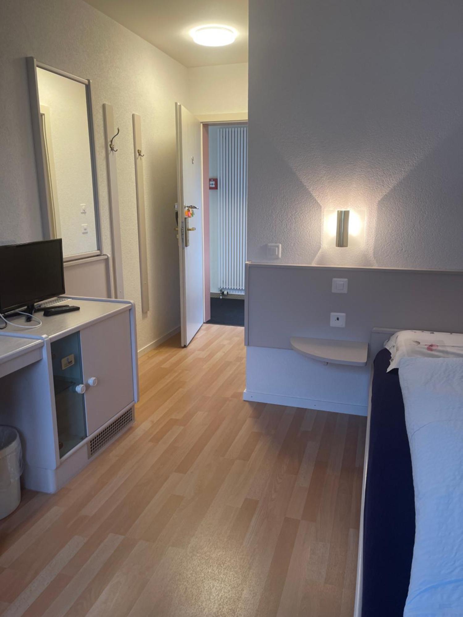 Hotel Les Berges Chippis ภายนอก รูปภาพ